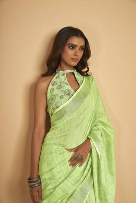Light green plain linen saree with blouse 8