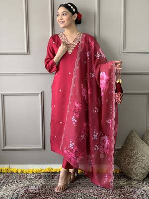 Rani pink viscose chanderi thread embroidery work with printed dupatta kurta pant set 2