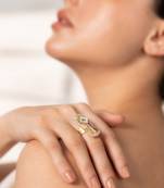 White royal reminiscence finger ring