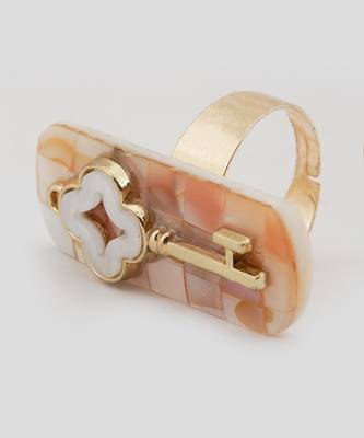 White royal reminiscence finger ring 2