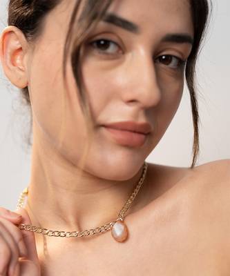Beige celestial gleam necklace 1