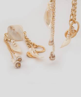 White aurelian glamour earring 2