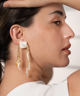 White aurelian glamour earring 1
