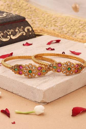 Charming Blossom: Thin Gold-Plated Bangle with Pink Flower and Gemstone Accents