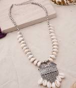 Shell necklace with oxidized pendant