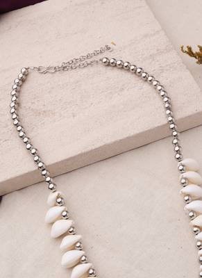 Shell necklace with oxidized pendant 5