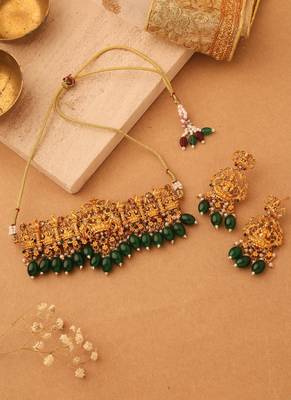 Necklace with Laxmi Motif and Green Stone Earrings 3