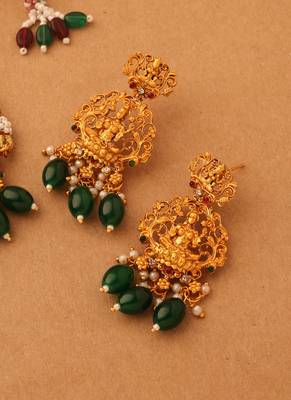 Necklace with Laxmi Motif and Green Stone Earrings 4