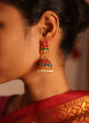 Pearl Elegance Ensemble: Necklace, Earrings, and Maang Tikka Set 2