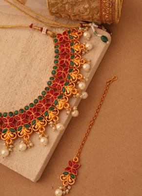 Pearl Elegance Ensemble: Necklace, Earrings, and Maang Tikka Set 3