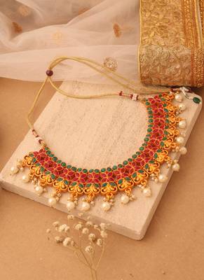 Pearl Elegance Ensemble: Necklace, Earrings, and Maang Tikka Set 5