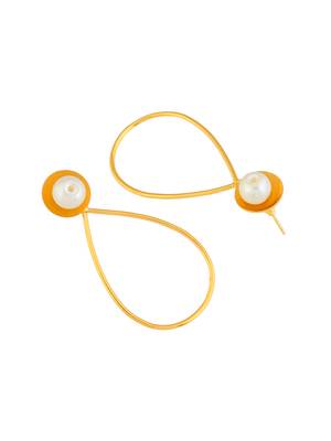 White pearl and gold plated textured earring 3