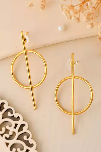Beautiful gold tone long earrings