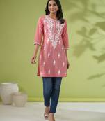 Janasya women's peach cotton chikankari regular tunic