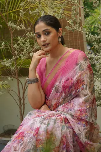 Off white kota doria/polyester floral print golden zari border saree with unstitched blouse piece