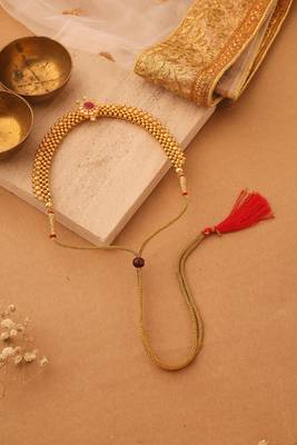 Curvy Blossom Gold-Plated Necklace 2