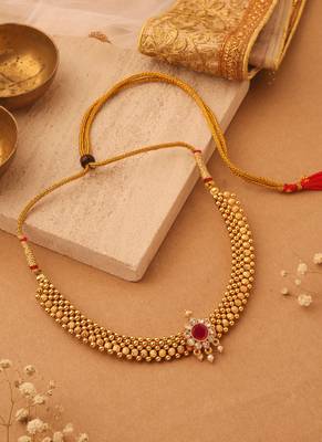 Curvy Blossom Gold-Plated Necklace 1