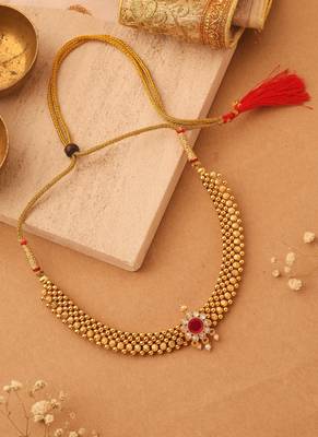 Curvy Blossom Gold-Plated Necklace 4