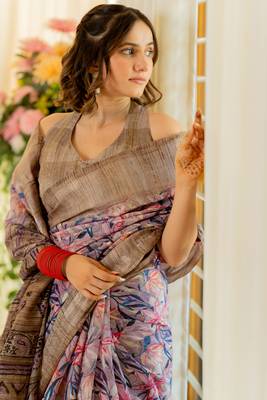 Dusty rose pink cotton blend floral print golden woven border saree with unstitched blouse piece 2