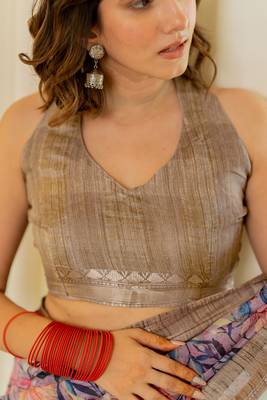 Dusty rose pink cotton blend floral print golden woven border saree with unstitched blouse piece 5