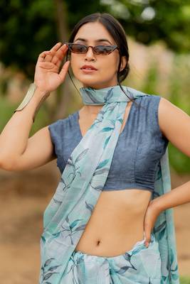 Light greyish blue chiffon leaf print/floral print plain saree with unstitched blouse piece 3