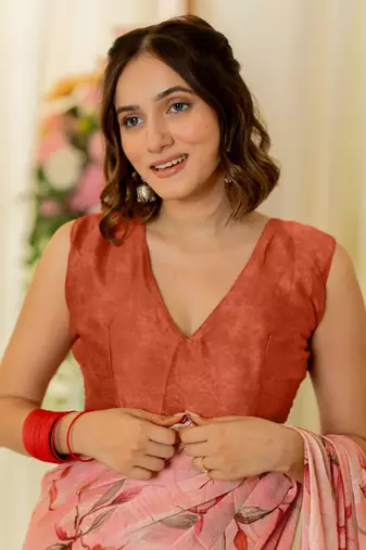 Peach pink chiffon leaf print/floral print plain saree with unstitched blouse piece