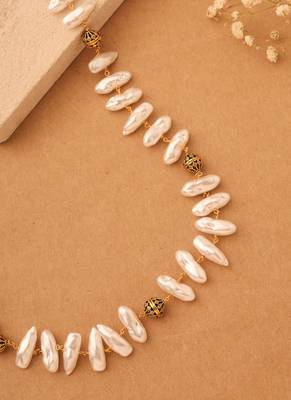 White Unshaped Pearl and Gold Beaded Necklace 4