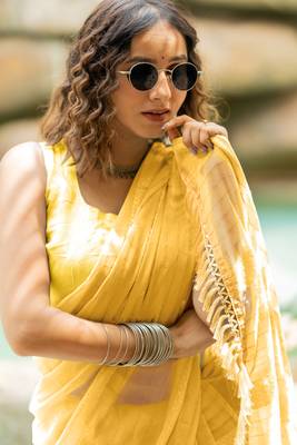 Light yellow georgette solid/ tassels golden zari woven border saree with unstitched blouse piece 2