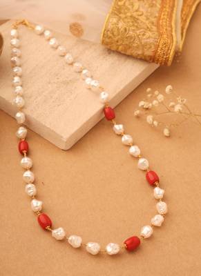 Natural Elegance: Necklace of Shapeless White Pearls with Orange-Red Accents 1