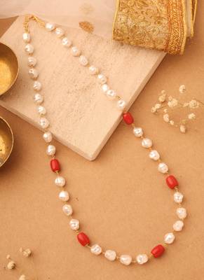 Natural Elegance: Necklace of Shapeless White Pearls with Orange-Red Accents 3