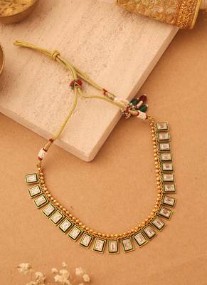 Simple Kundan Necklace with Matching Earrings 2