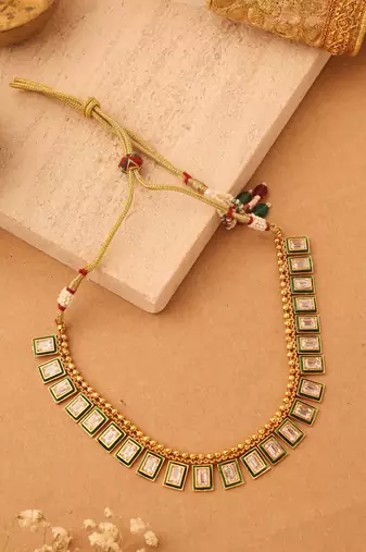 Simple Kundan Necklace with Matching Earrings