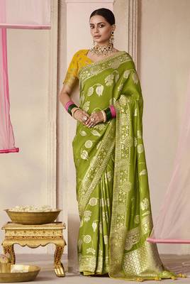 Viscose Weaving Floral Printed Saree In Green 1