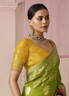 Viscose Weaving Floral Printed Saree In Green 2
