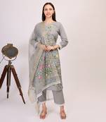 Grey hand printed cotton kurta set with organza dupatta