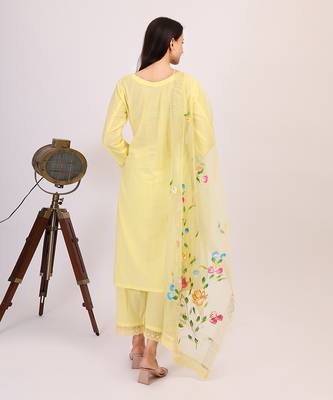 Yellow hand printed cotton kurta set with organza dupatta 5
