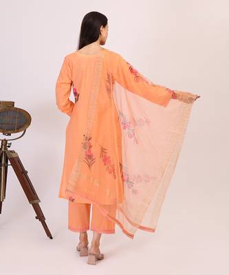Peach hand printed cotton kurta set with organza dupatta 5