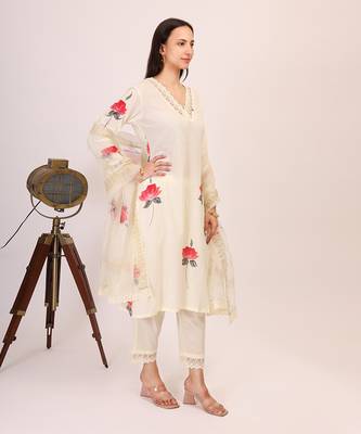 Cream hand printed cotton kurta set with organza dupatta 3