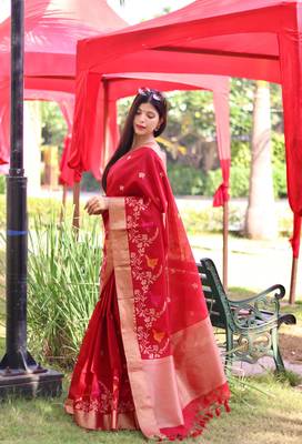 Red Faux Linen Floral Printed Zari pallu Border Saree with Blouse 2