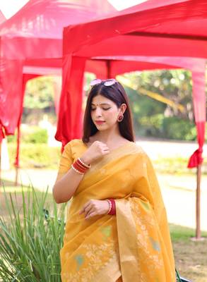 Yellow Faux Linen Floral Printed Zari pallu Border Saree with Blouse 3