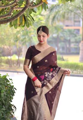 Brown Faux Linen Floral Printed Zari pallu Border Saree with Blouse 2