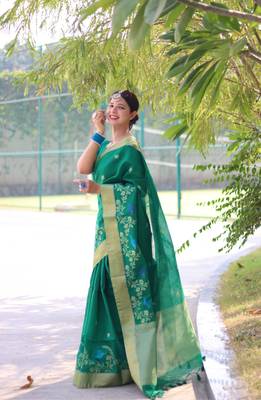 Green Faux Linen Floral Printed Zari pallu Border Saree with Blouse 2