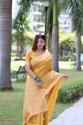 Banglori Raw Silk Saree With All Over Weaving Butties And Weving Pallu With Running Blouse Piece 2