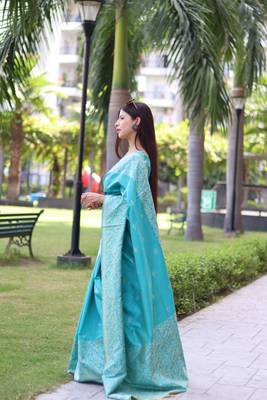 Banglori Raw Silk Saree With All Over Weaving Butties And Weving Pallu With Running Blouse Piece 2