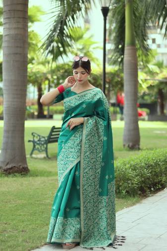 Banglori Raw Silk Saree With All Over Weaving Butties And Weving Pallu With Running Blouse Piece