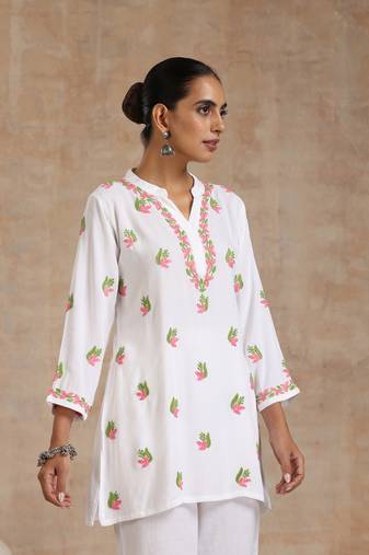 Rayon chikankari solid women's short kurta - white