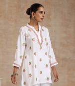 Rayon chikankari solid women's short kurta - white