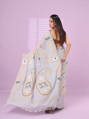 Grey cotton soft saree with foliage design 3