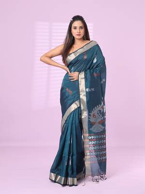 Emerald green silk matka soft saree with nakshi motifs 1
