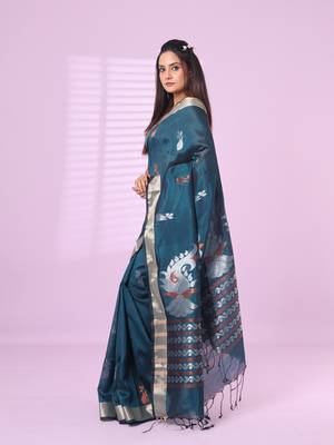Emerald green silk matka soft saree with nakshi motifs 2
